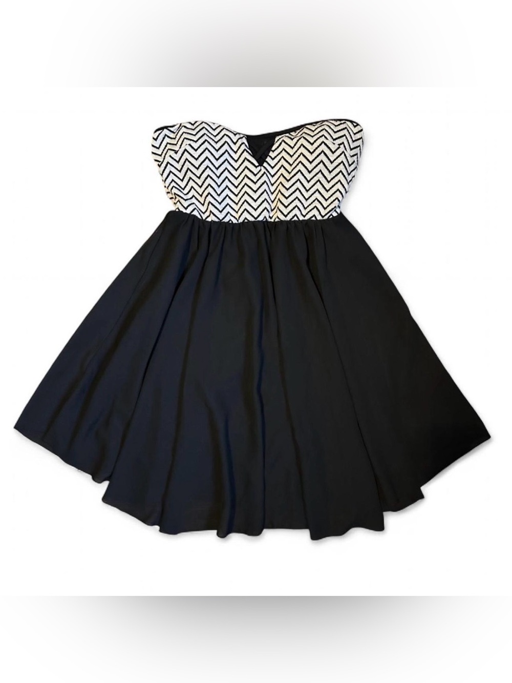 Juniors Material Girl 2010s Style Strapless Flowy Mini Dress Zigzag Design XS